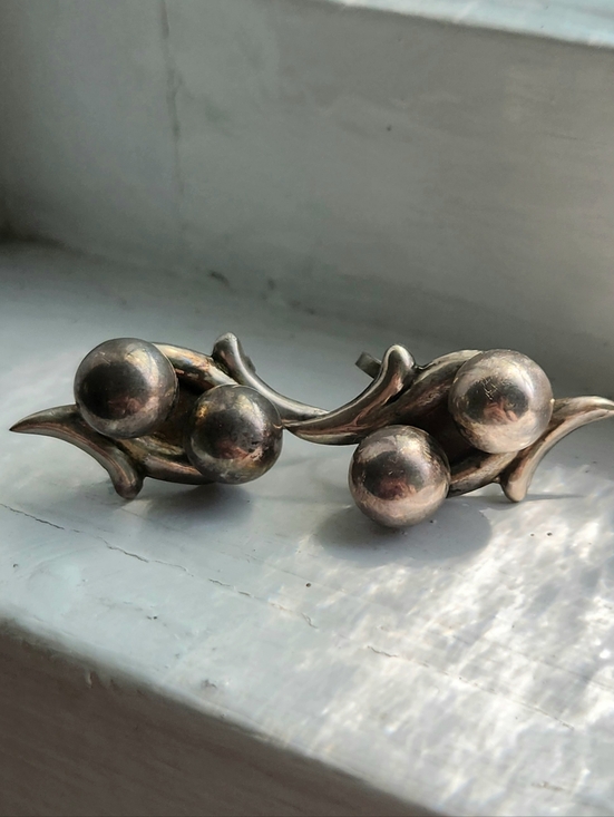 HAND MADE Jewelry - STERLING SILVER MID CENTURY MEXICO SCREW BACK EARRINGS